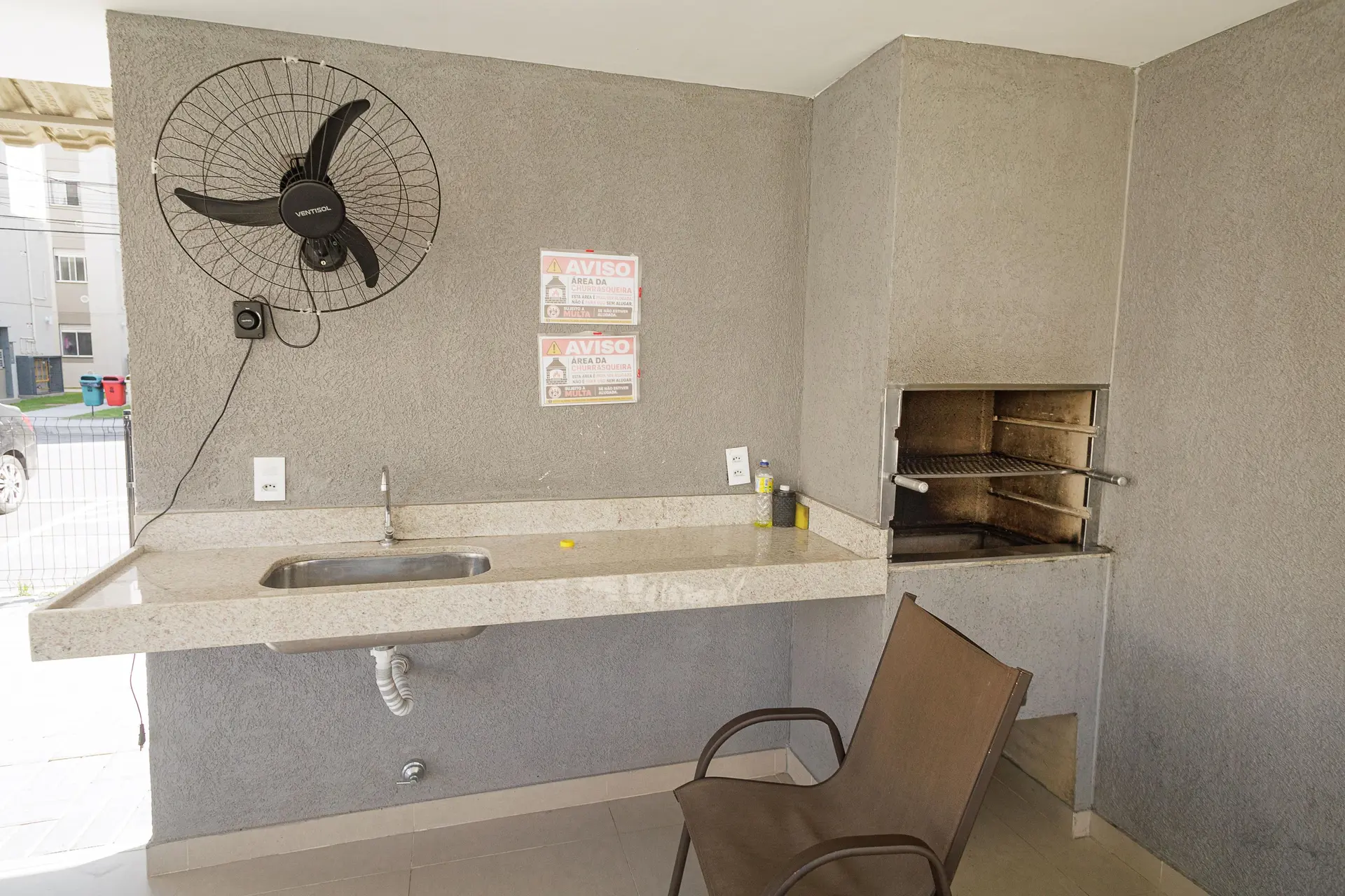 Apartamento sin amueblar de 2 dormitorios con plaza y lavandería — photo 5