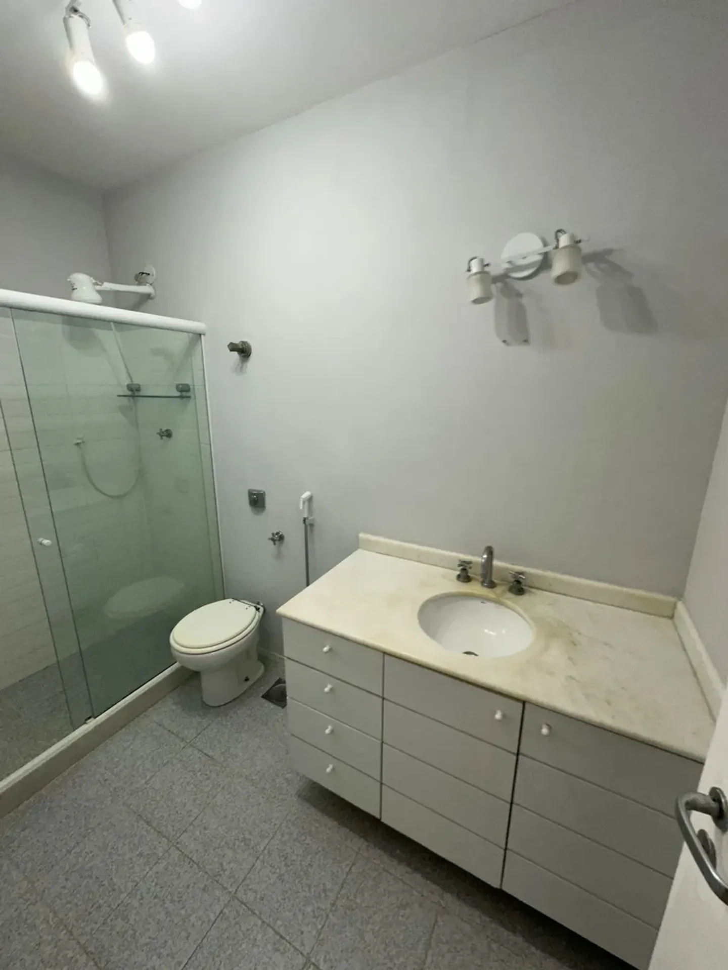 Apartment with a closed kitchen and gas stove; 2 bedrooms — photo 39