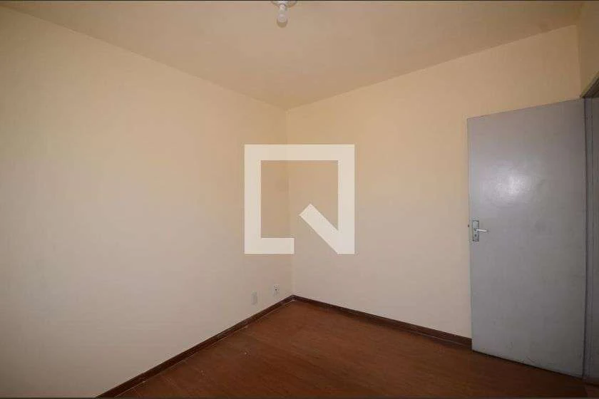 Apartamento com 2 quartos e box de vidro no banheiro — photo 23