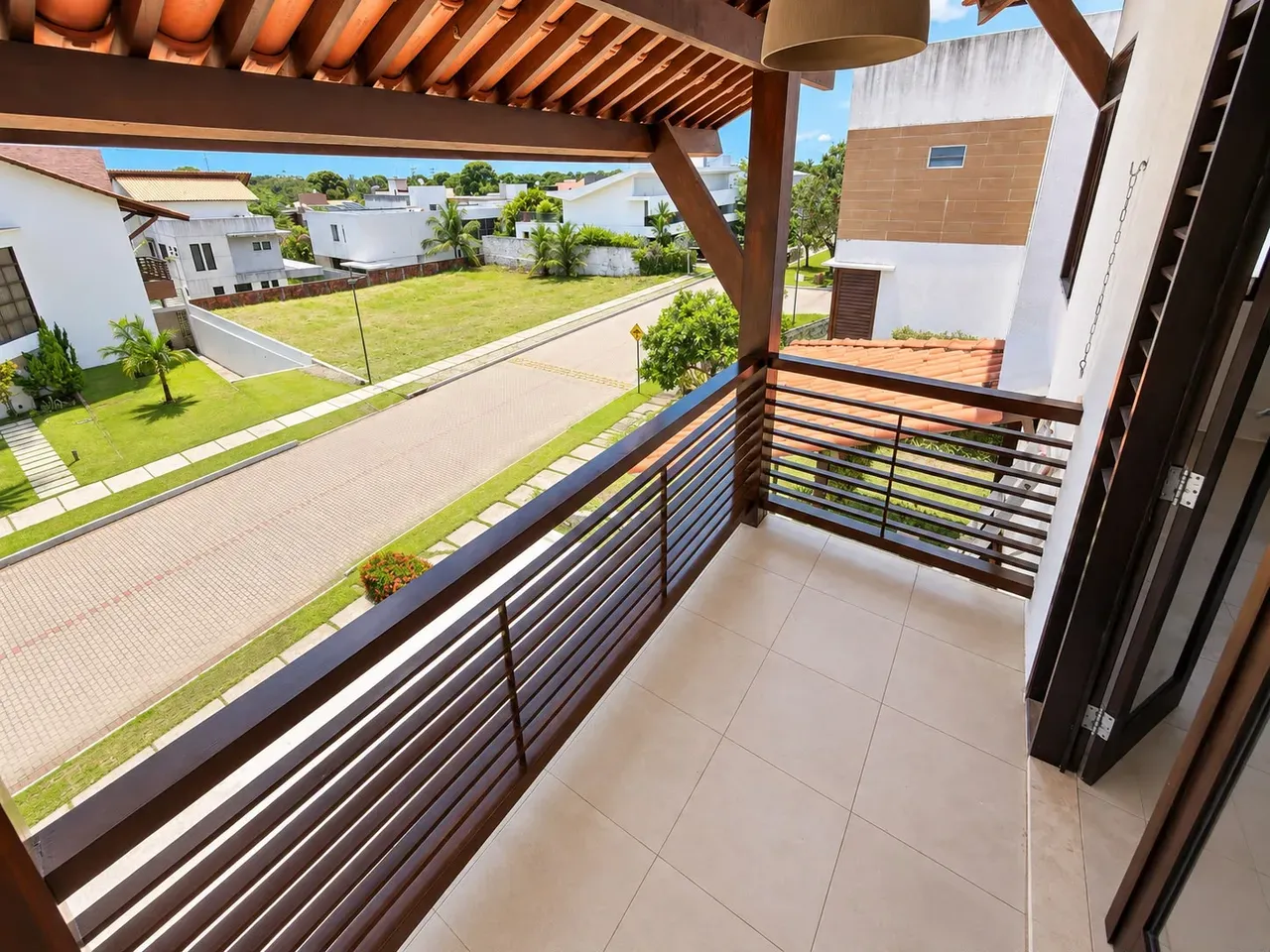 Casa de 340 m² com varanda gourmet e vista para a água — photo 12