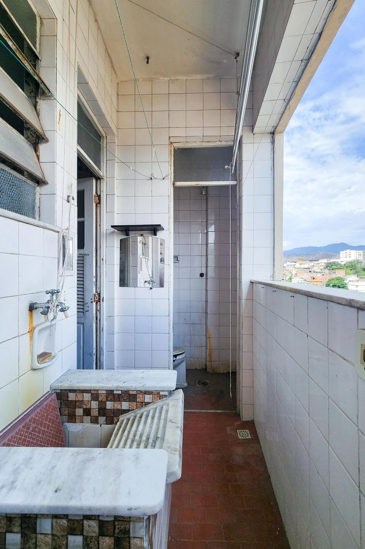 1-bedroom unfurnished apartment with 1 bathroom and parking — photo 34