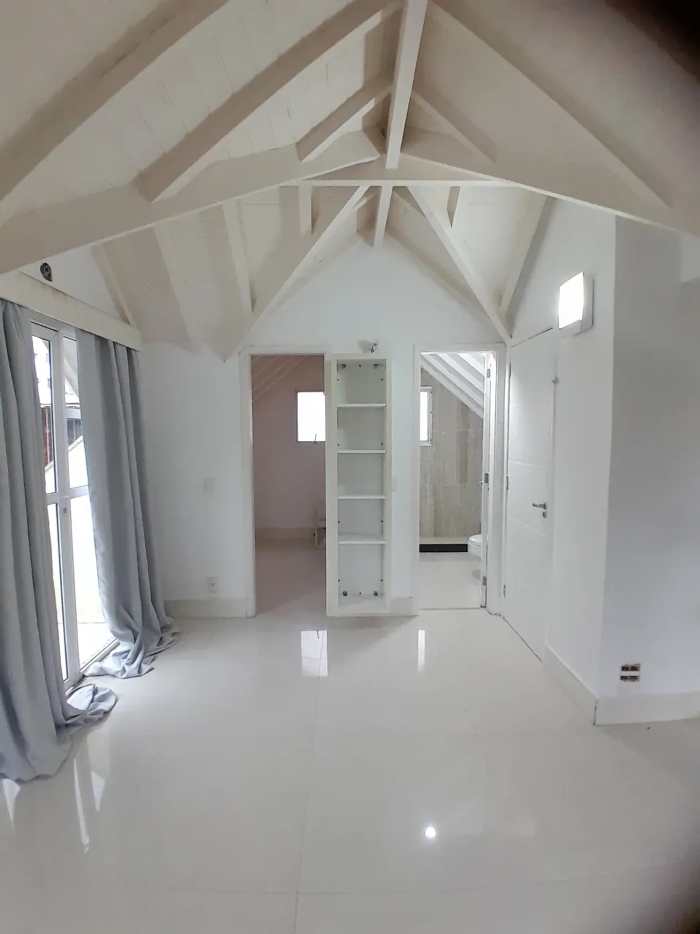 House with 4 en-suite bedrooms and 3 parking spots — photo 58
