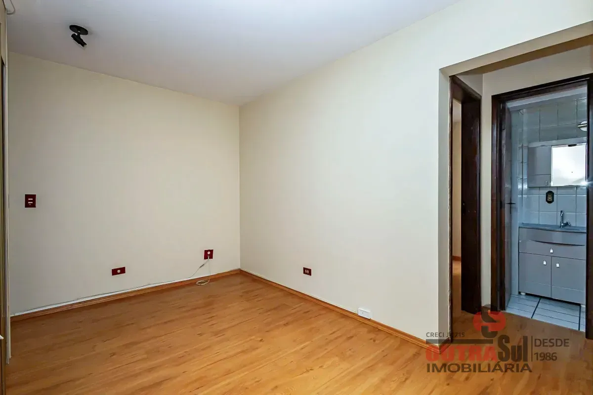 Wood or laminate floors in a 2-bedroom apartment, 41 m² — photo 22