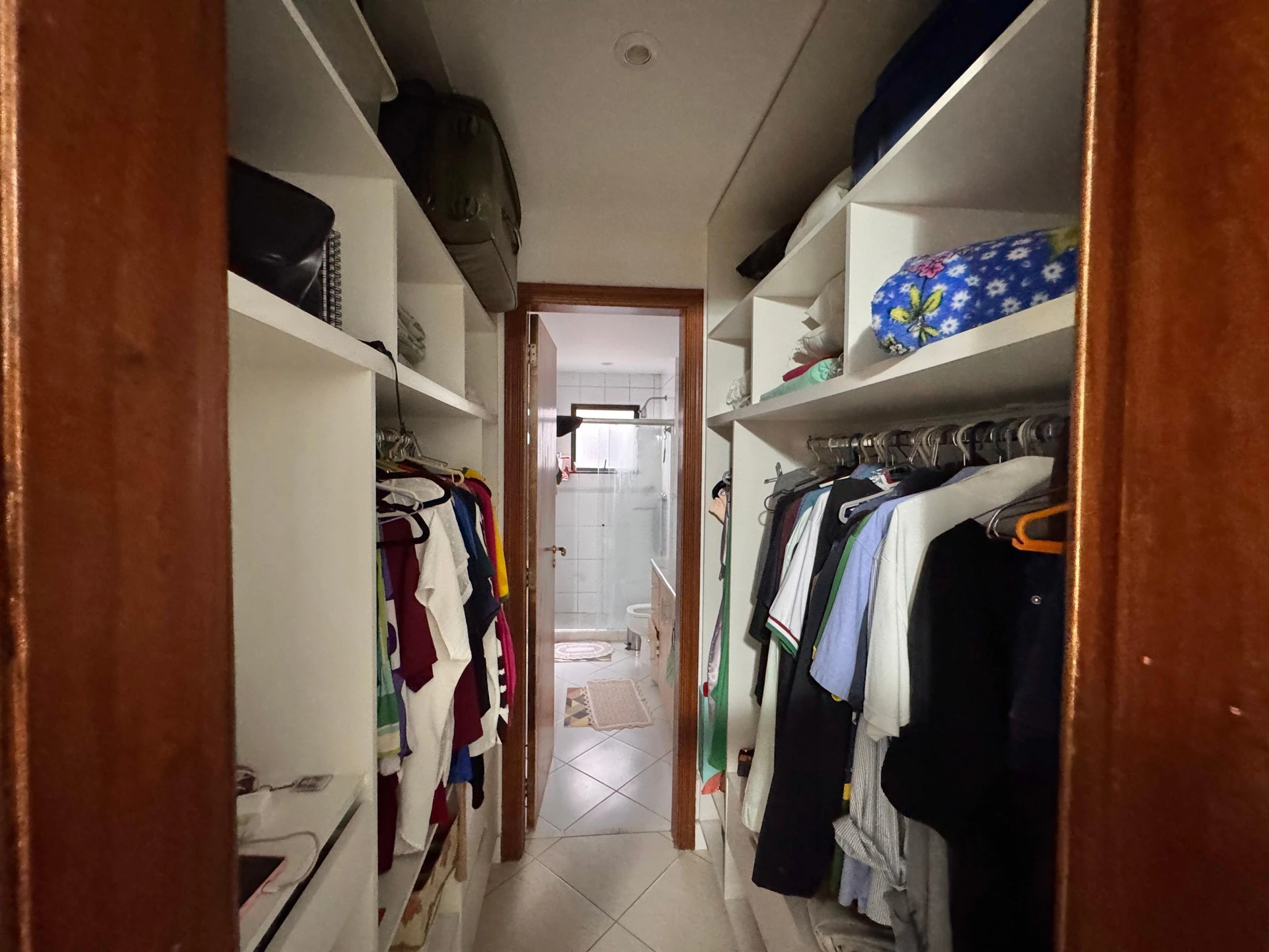 Walk-in closet in a 3-bedroom apartment, 130 m² — photo 16