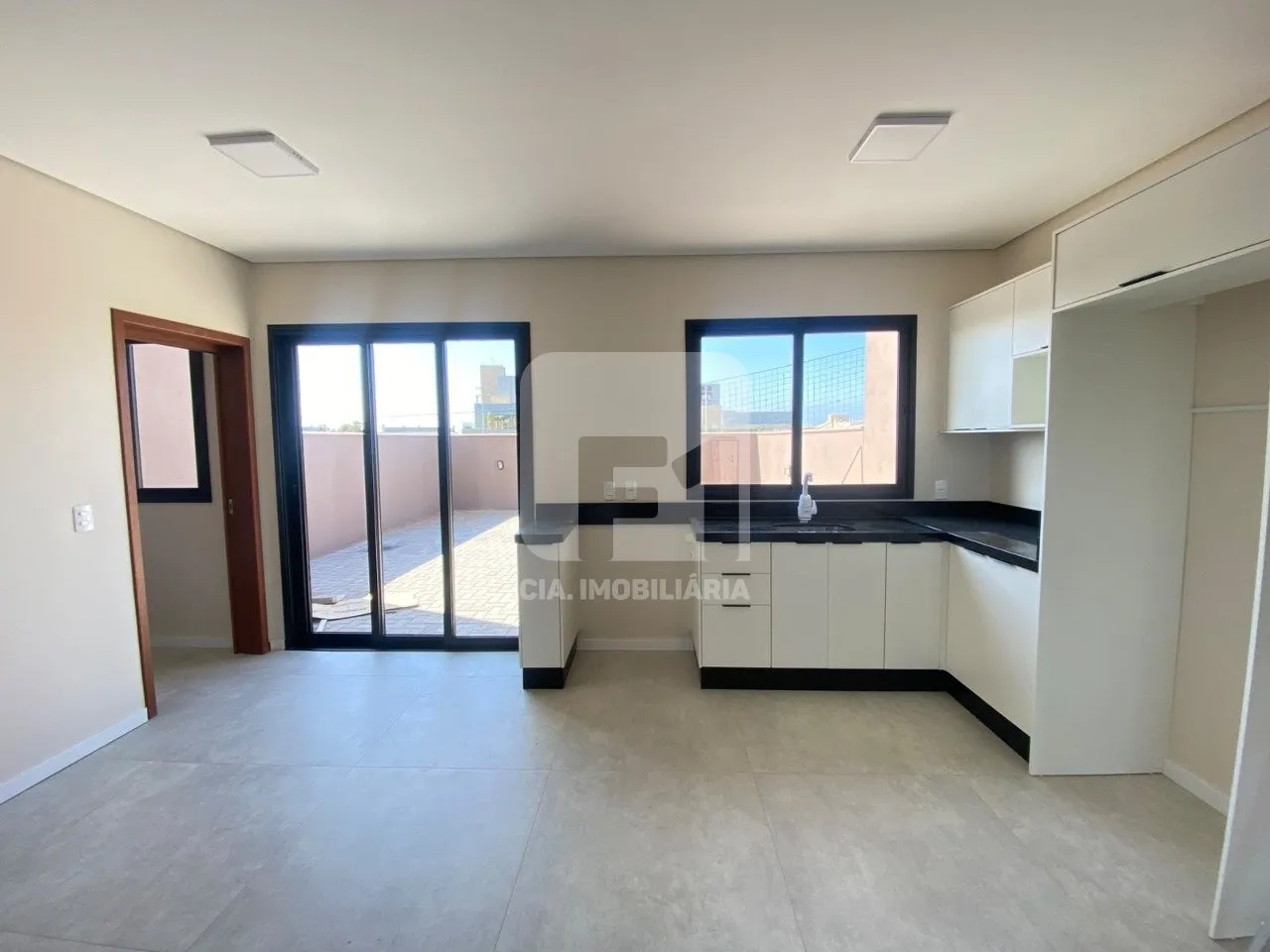 Casa com 3 dormitórios e 1 suíte com jardim privativo