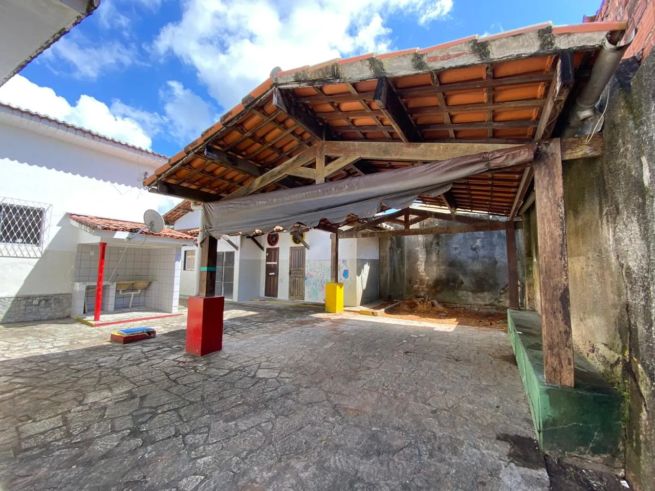 Unfurnished house with 5 bedrooms and 621 m² — photo 21