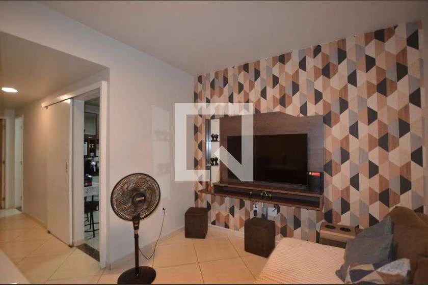 Apartamento mobiliado com 2 quartos e varanda