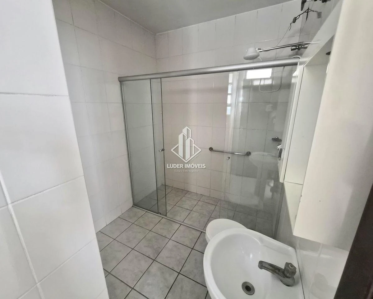 4-bedroom house with a garden in Curitiba — photo 33