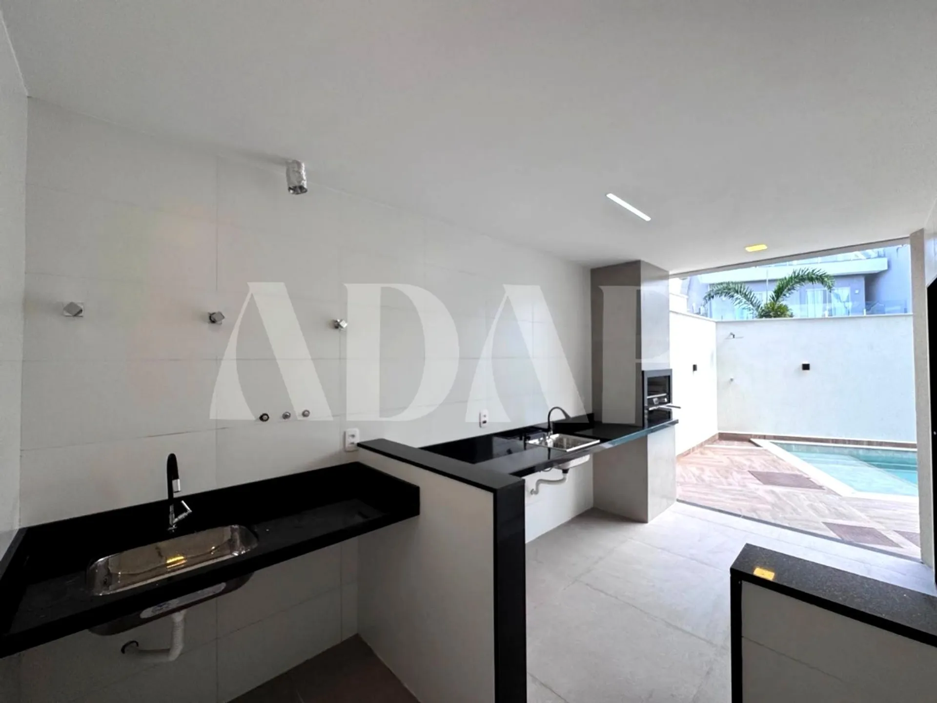 4-bedroom apartment with a mountain view in Rio de Janeiro — photo 12
