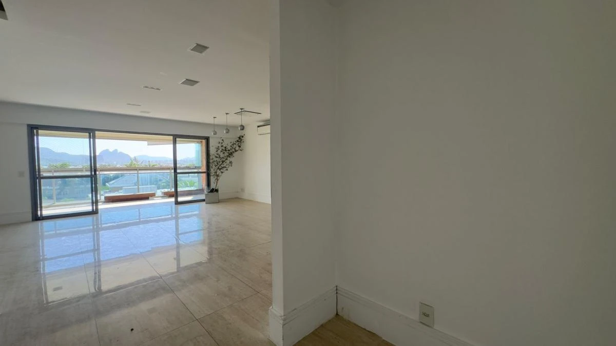 4 en-suite bedroom apartment with 233 m² and 3 parking — photo 3