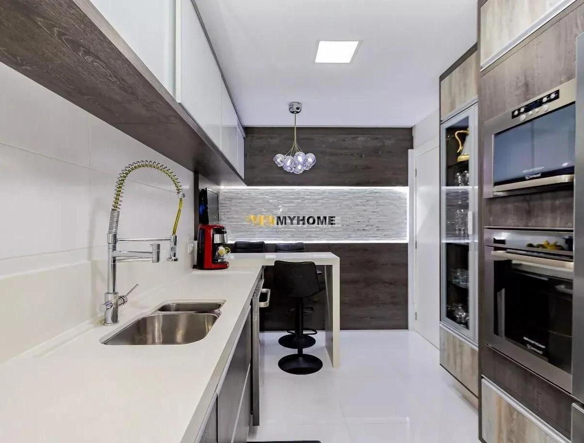 Furnished apartment with 3 en-suite bedrooms and balcony — photo 13