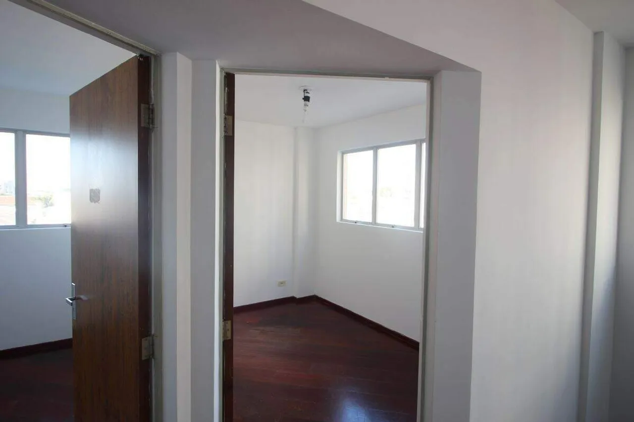 Apartment, 48 m², with wood or laminate floors — photo 3