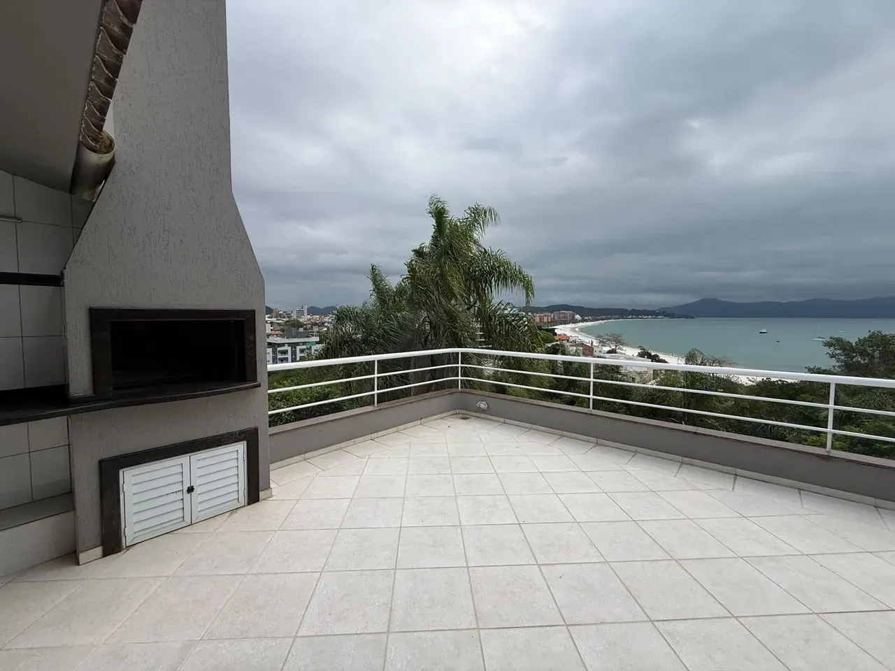 Water view in a 3-bedroom house, 180 m² — photo 3