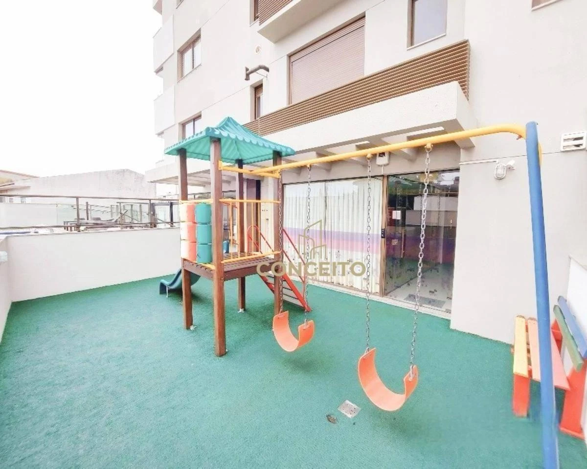 3-bedroom apartment in a building with a pool — photo 16