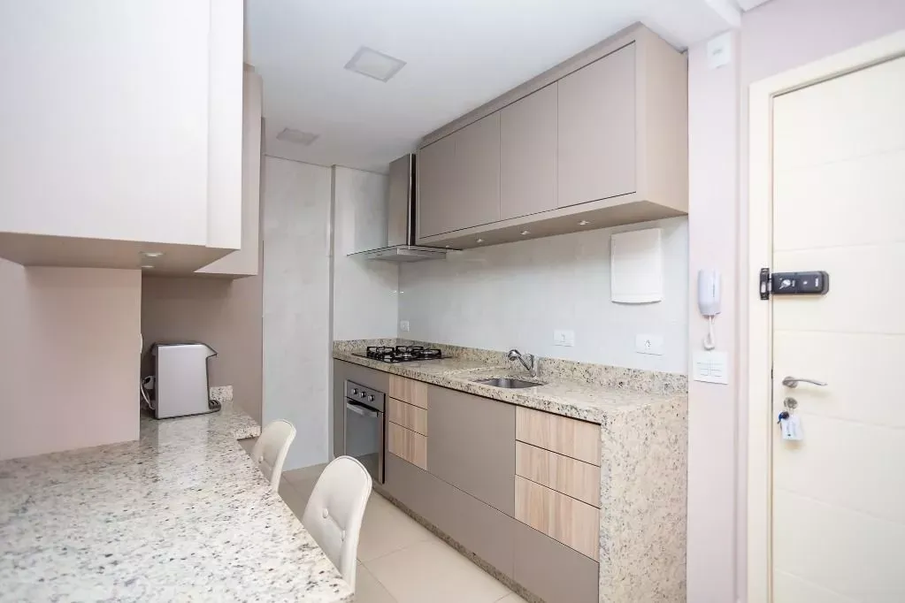 Furnished 1-bedroom apartment with an open kitchen — photo 7