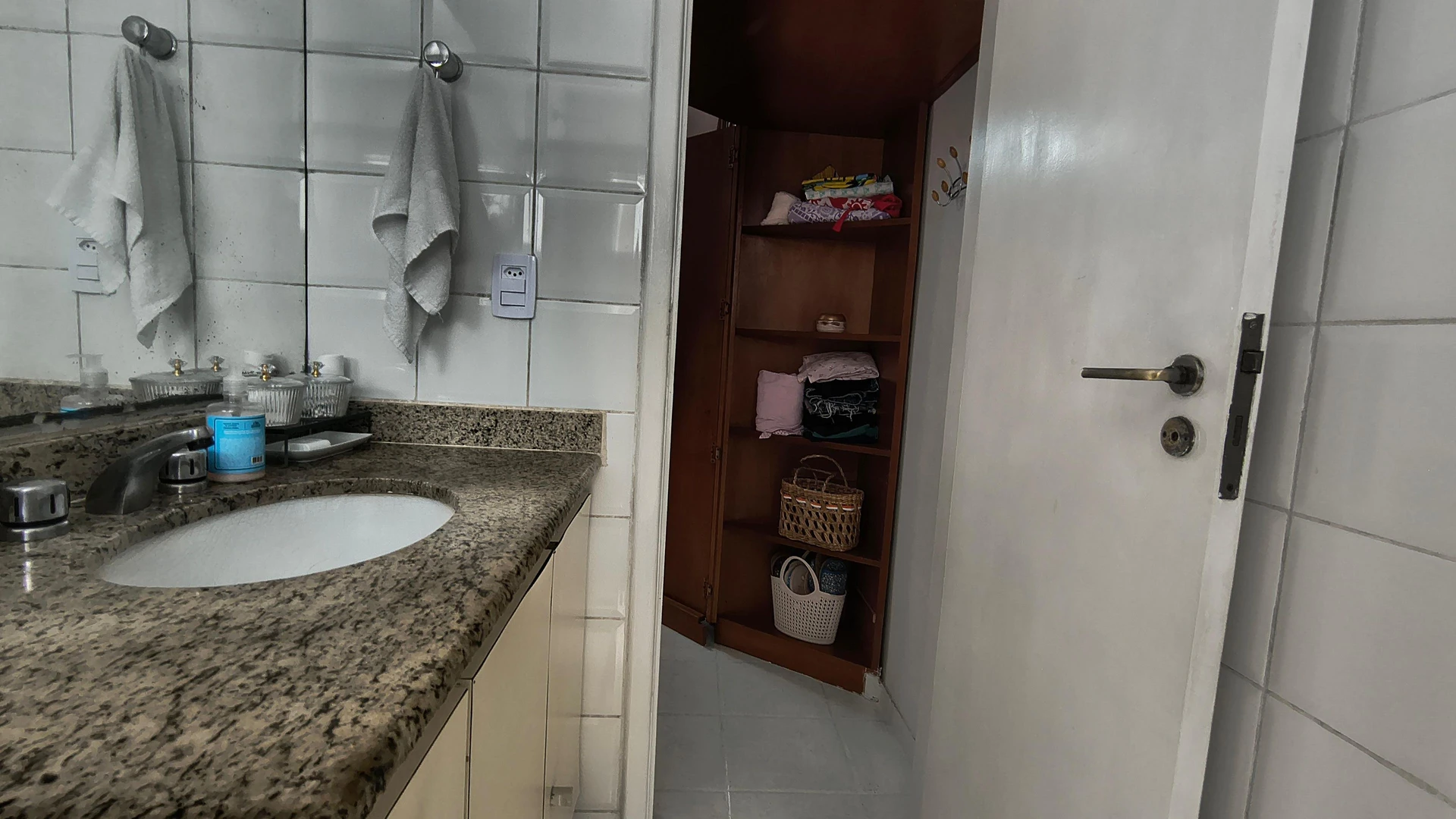 Apartamento mobiliado com mesa de trabalho e 4 quartos — photo 19