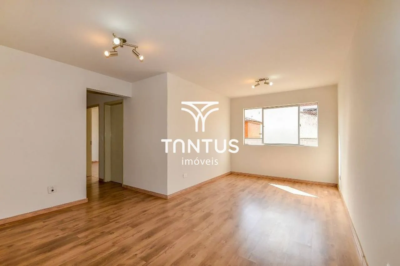 Wood or laminate floors in a 3-bedroom apartment, 80 m²
