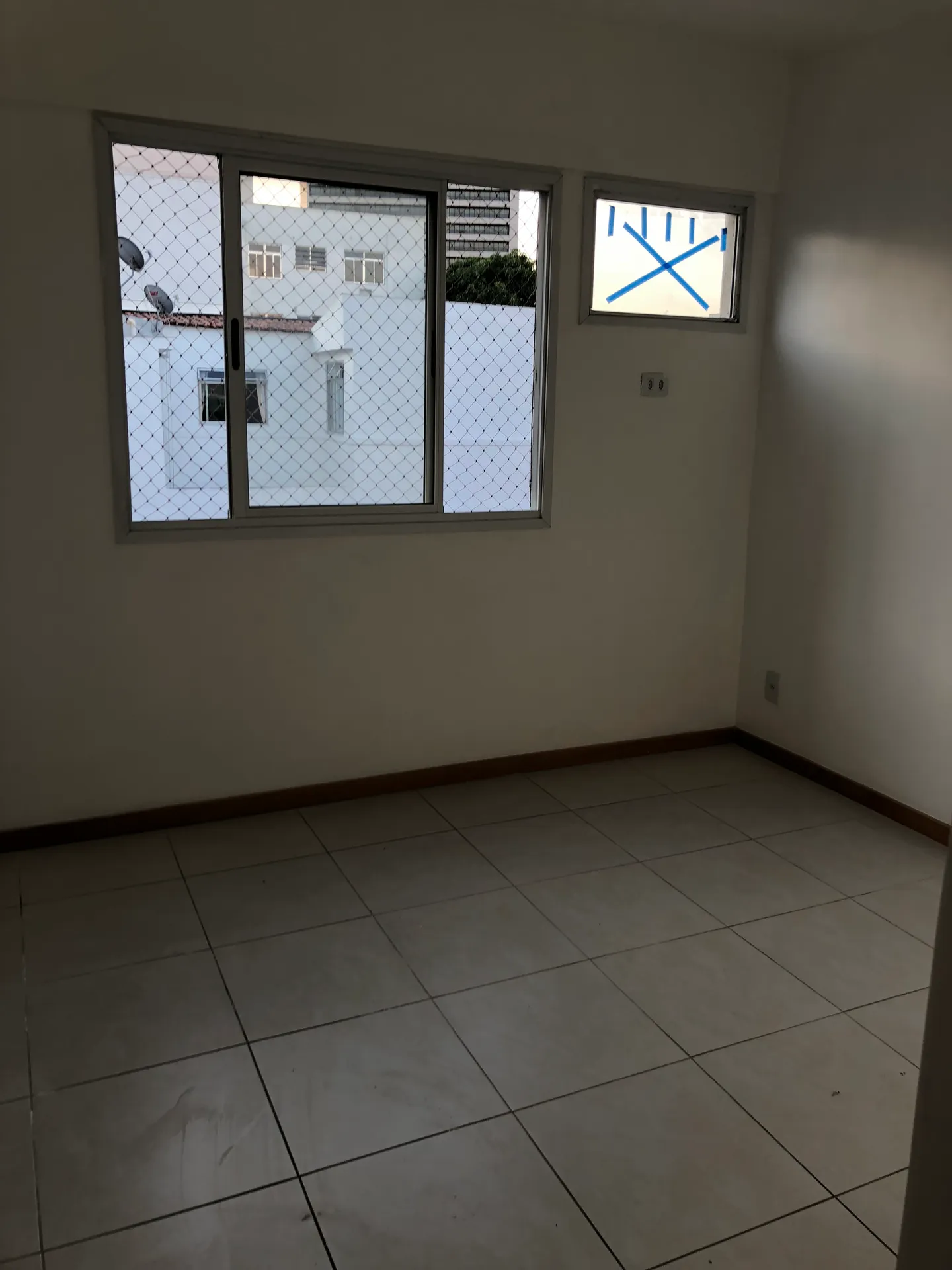 2-bedroom apartment in a building with a gym — photo 7