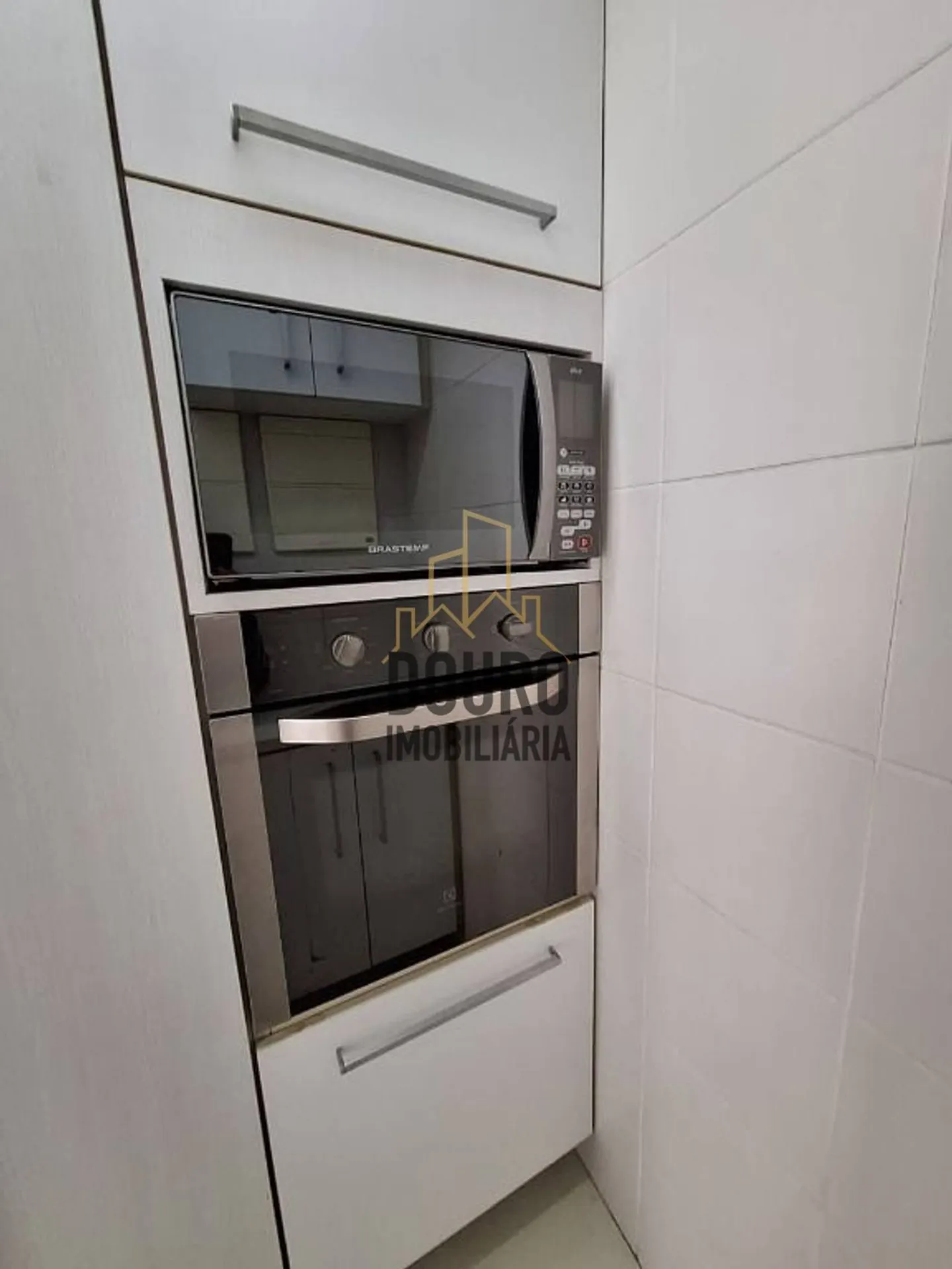 Furnished 2-bedroom apartment with enclosed balcony — photo 6