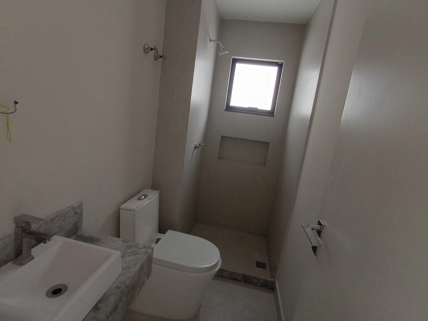 Condo house with open-plan kitchen and 3 en-suites — photo 11