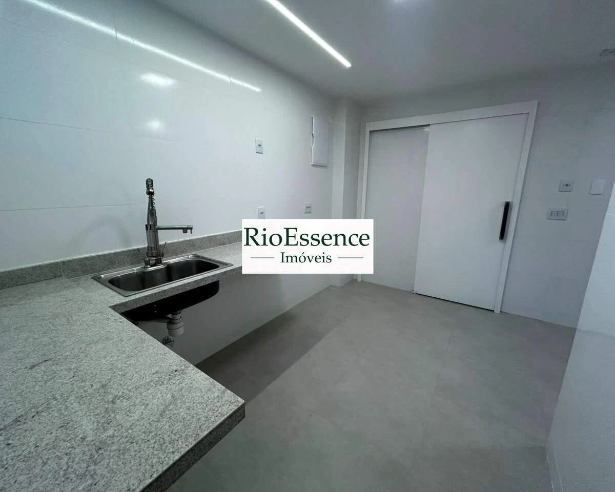 3-bedroom apartment with 2 bathrooms and laundry area — photo 24