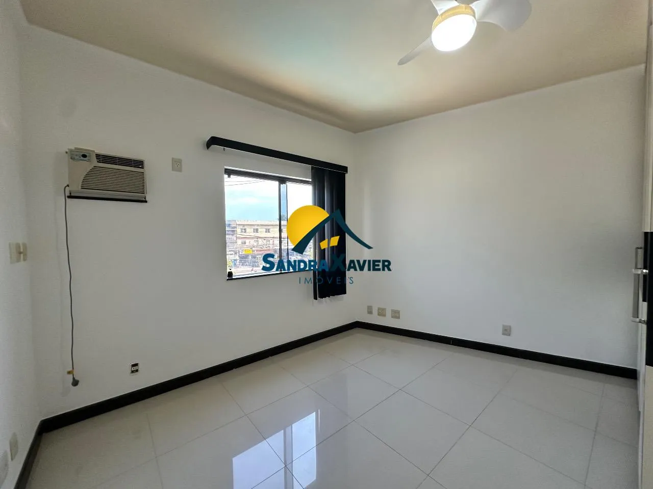 Casa com 4 quartos e 5 banheiros, varanda com churrasqueira — photo 20