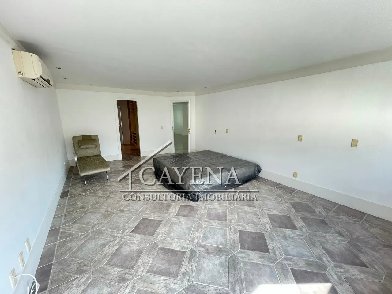 4 quartos e banheira: casa de 650 m² — photo 52