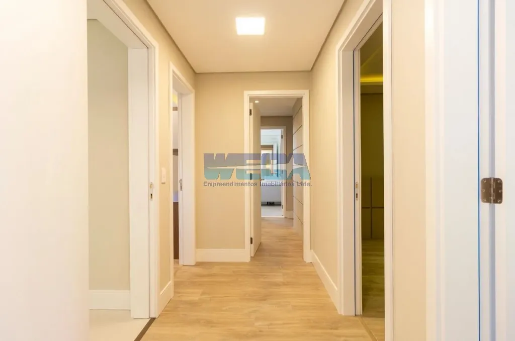 Apartamento com 4 quartos e varanda de vidro fechada — photo 20