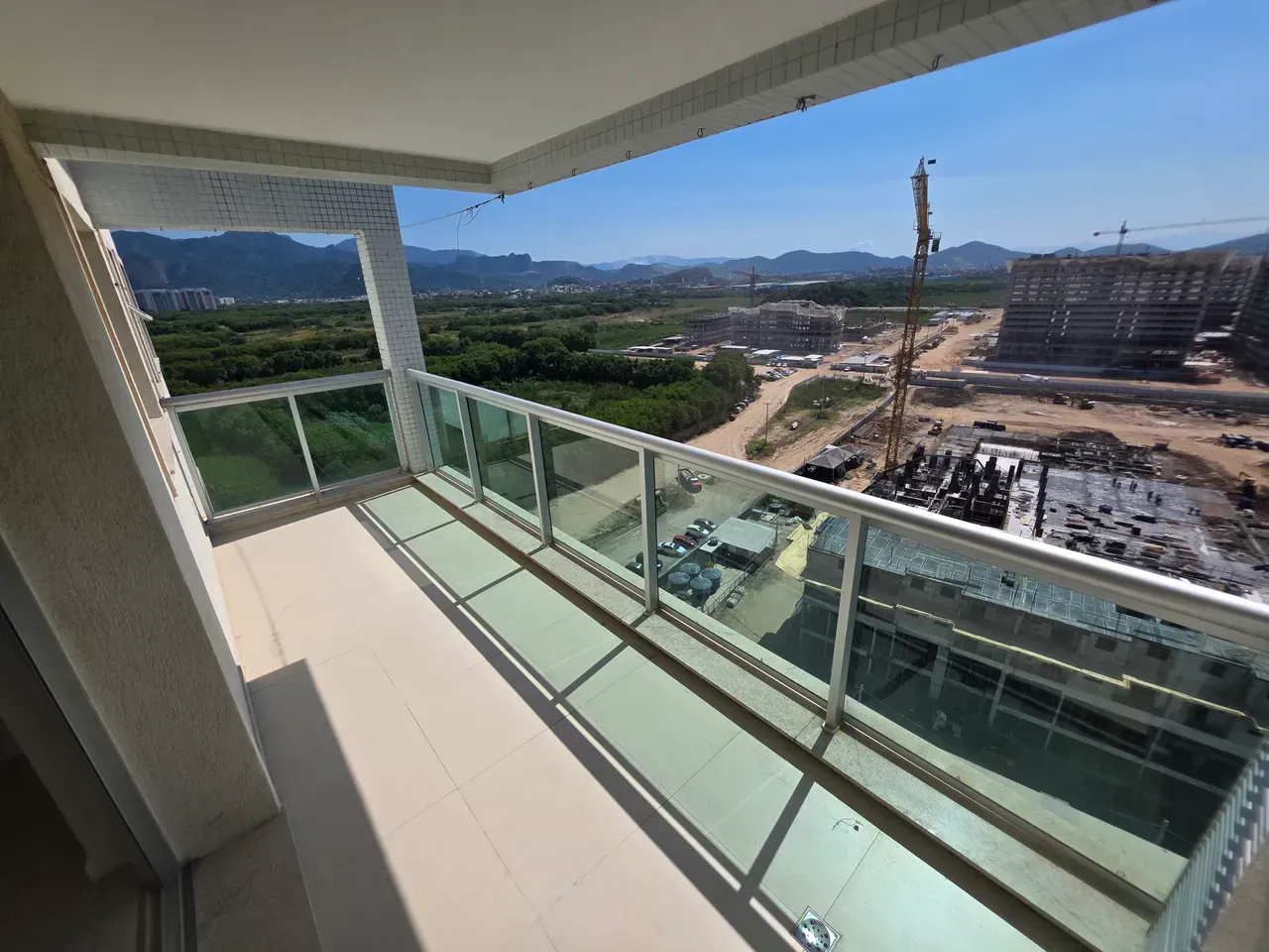 Floor-to-ceiling windows in a 2-bedroom apartment, 90 m² — photo 2