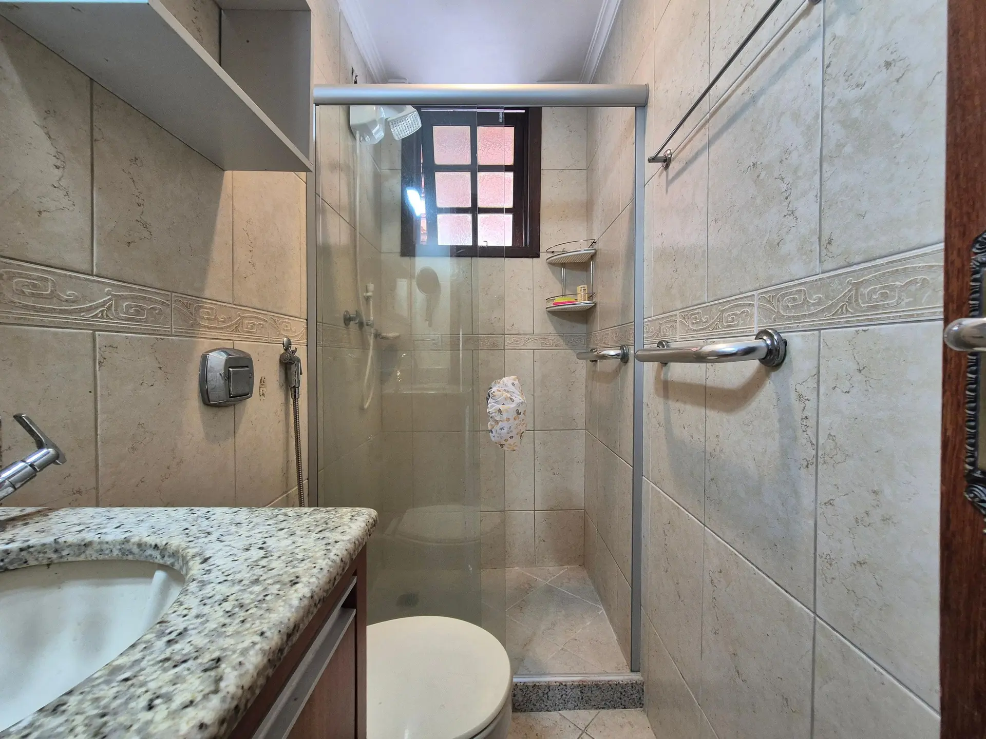3-bedroom apartment with 1 en-suite and 3 parking spots — photo 33
