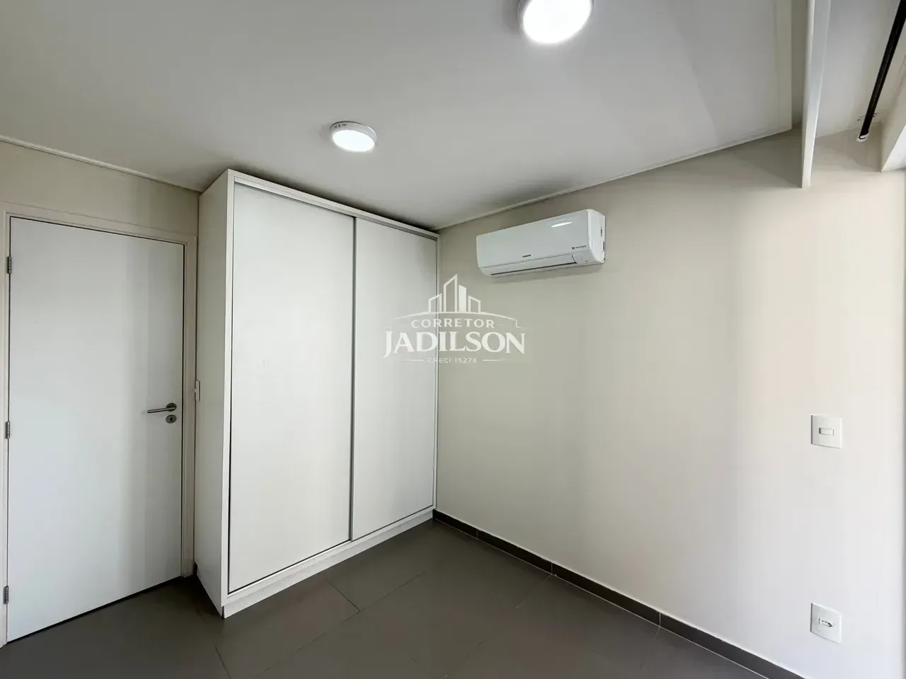2-bedroom apartment in a building with a gym — photo 5