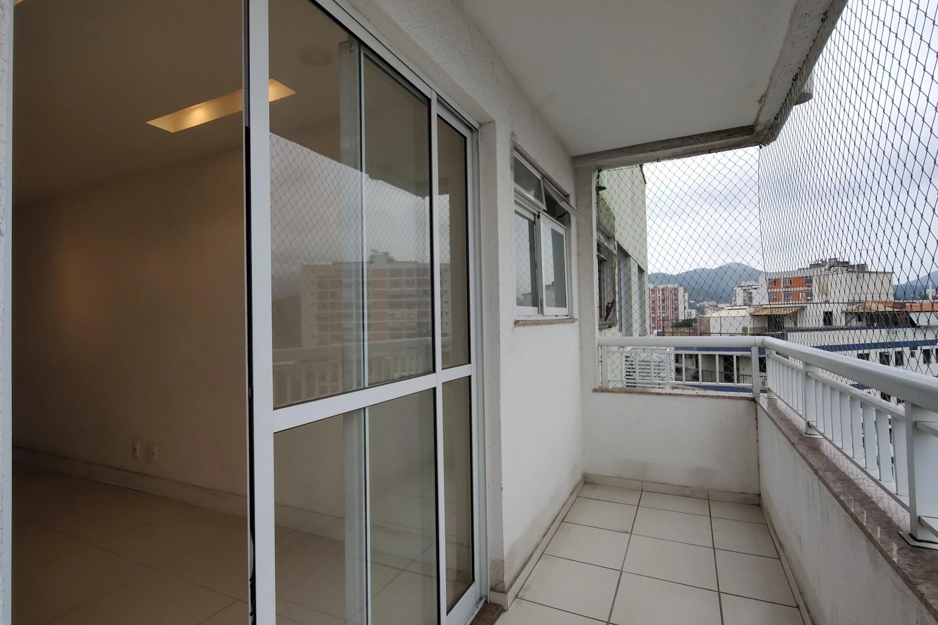 Furnished apartment with 3 bedrooms and 2 parking spots — photo 69