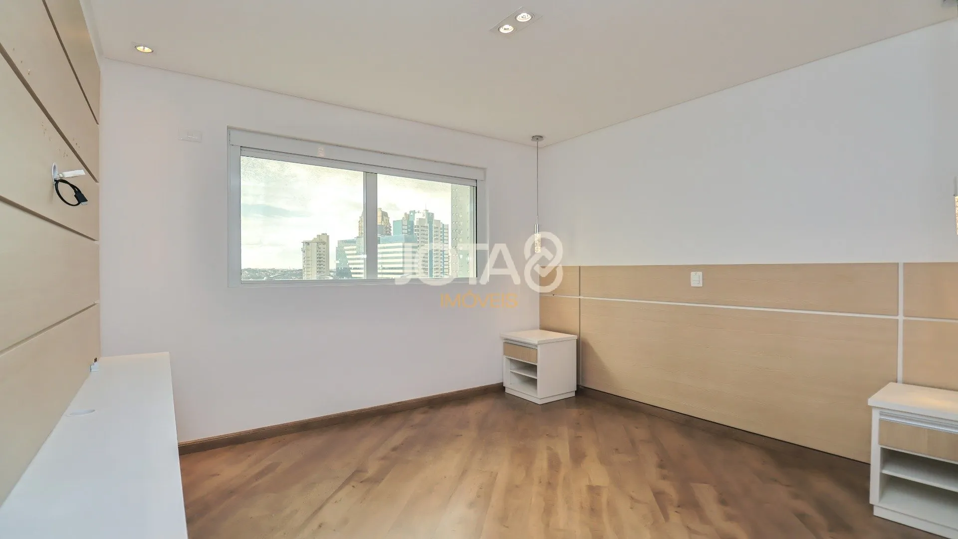 Орендна квартира з 4 спальнями та 329 м² — photo 25