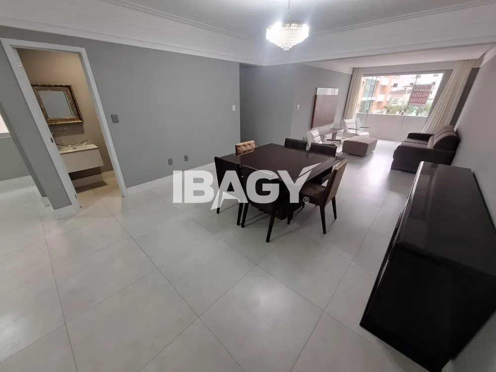 3-bedroom apartment with 1 suite and 3 baths, 160 m²