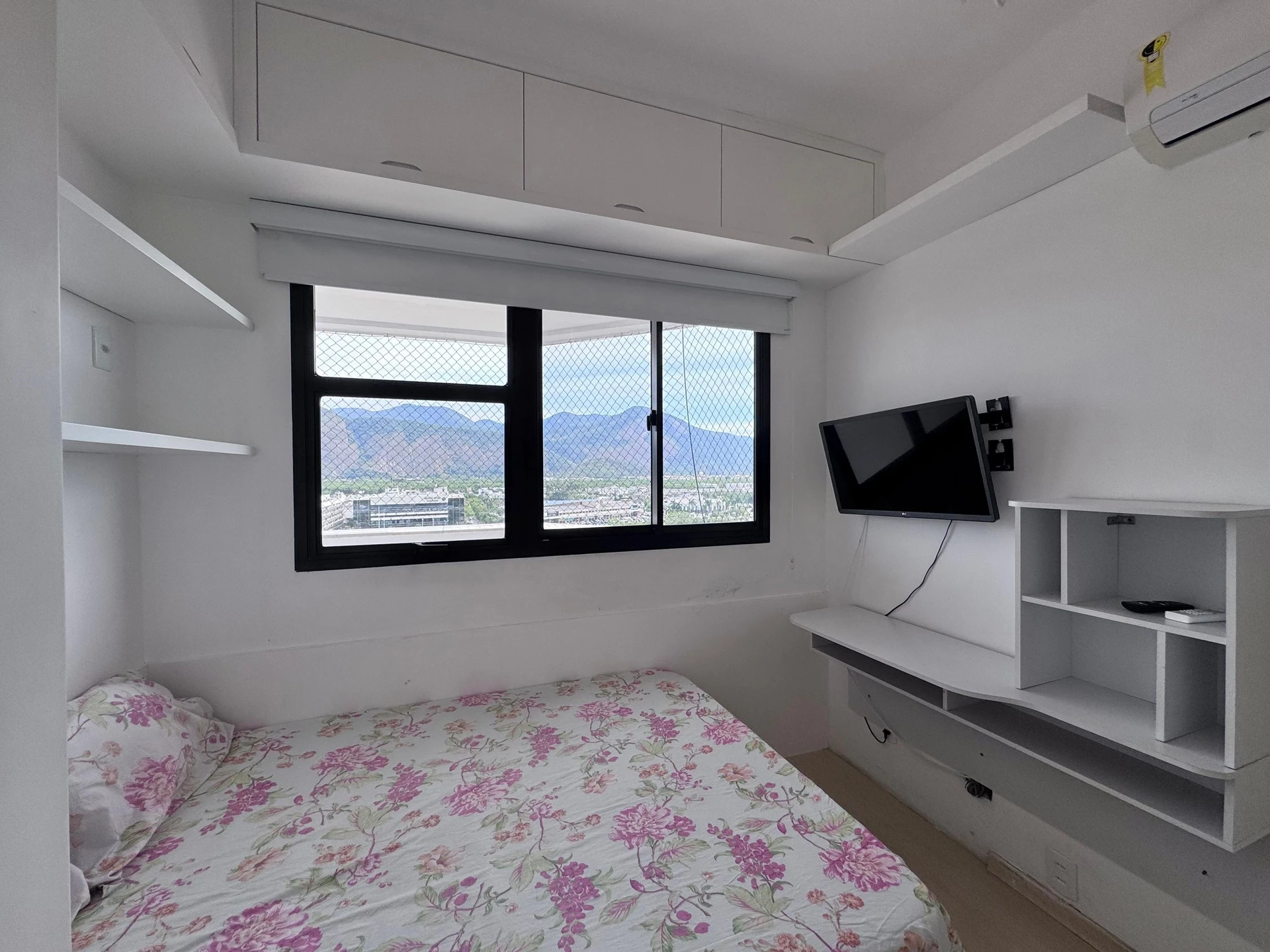 2-bedroom apartment with a mountain view in Rio de Janeiro — photo 6