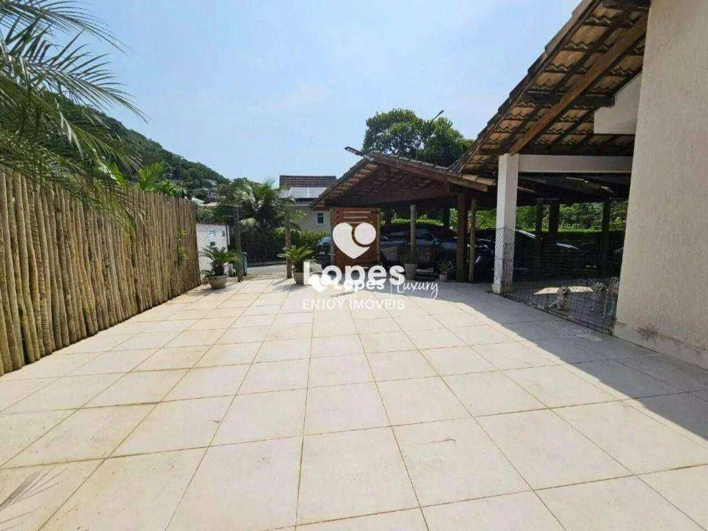 5-bedroom house with a glass-enclosed balcony — photo 29