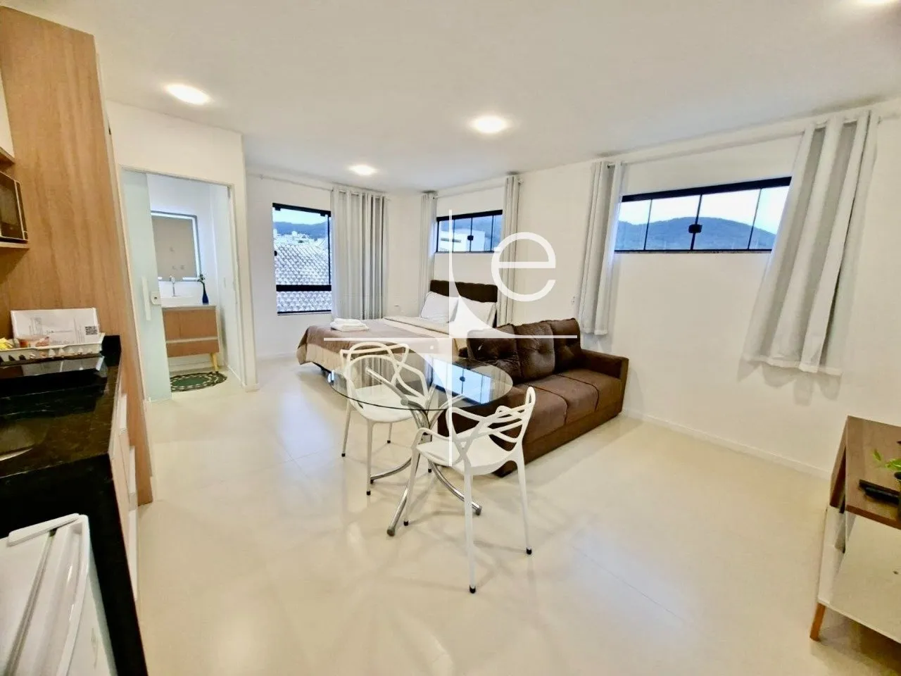 Furnished 1-bedroom apartment with a compact kitchenette