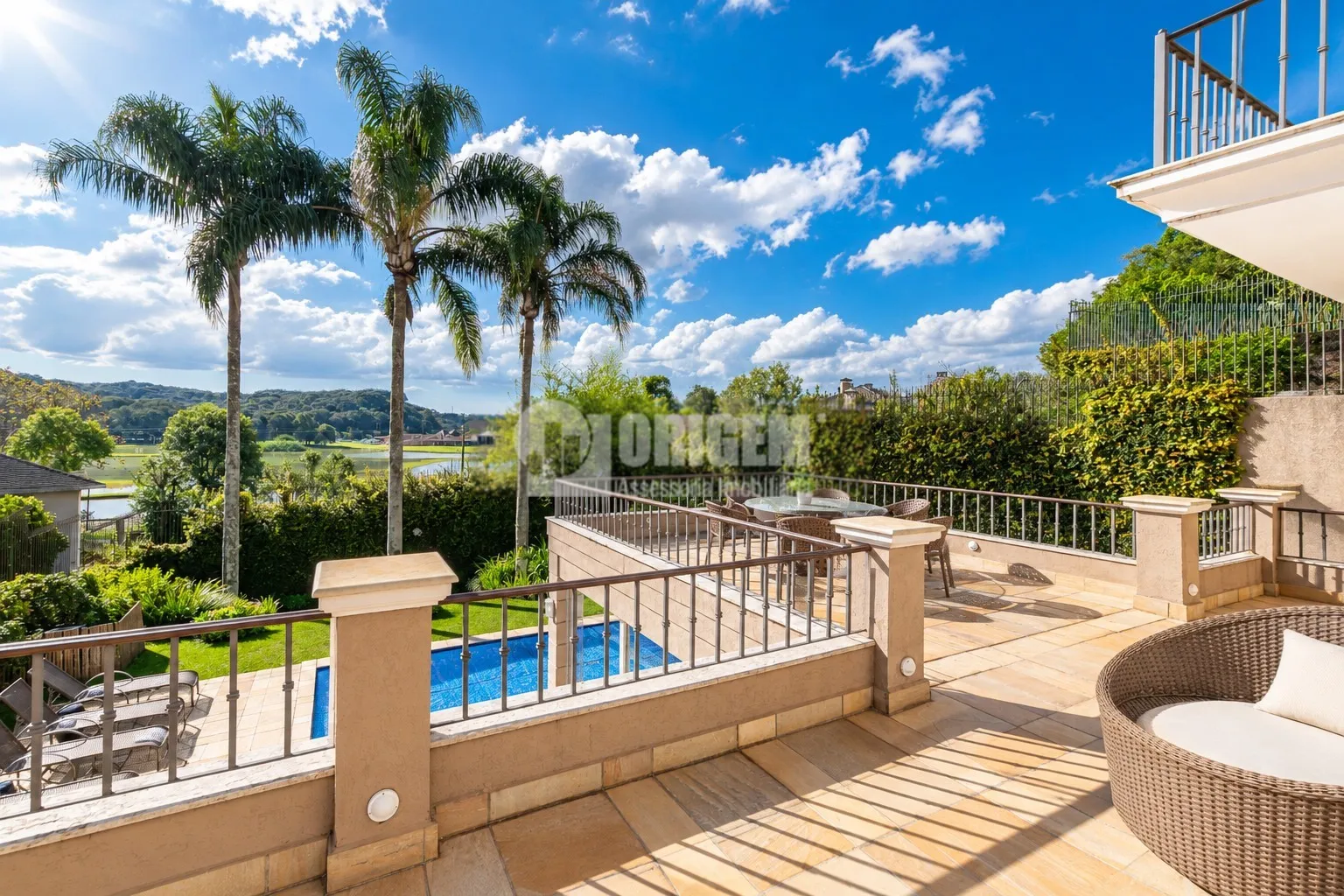 589 m² house with a bathtub and a water view — photo 22