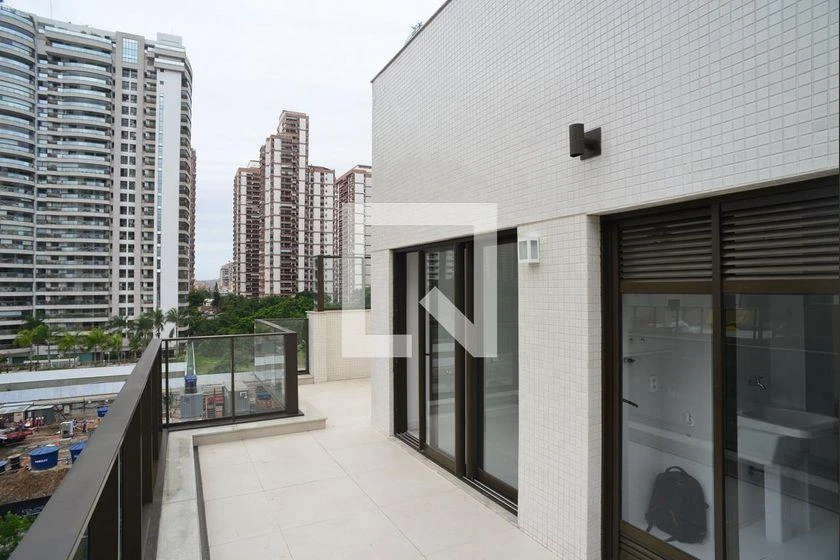 3-bedroom rental apartment with open-plan kitchen