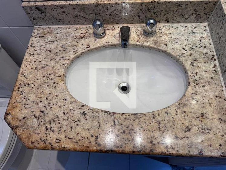 Furnished apartment, 132 m², with a glass-enclosed balcony — photo 38