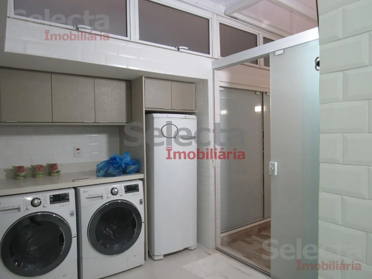 Apartment with 3 bedrooms and a closed kitchen — photo 32