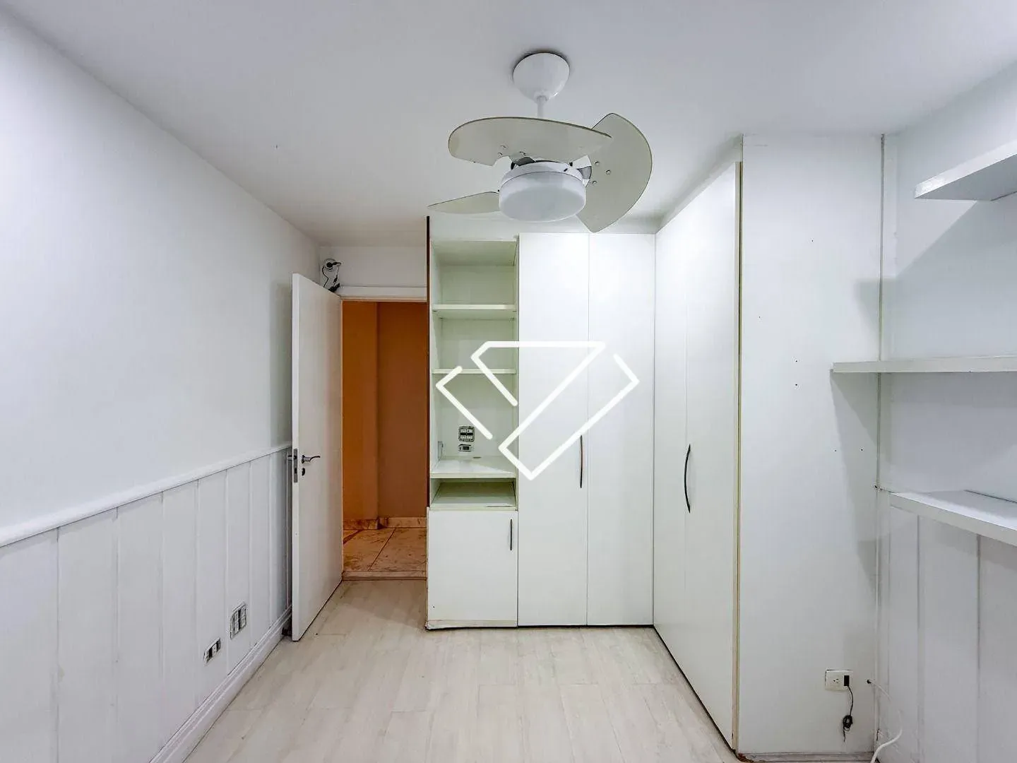Apartamento com 4 quartos, 3 banheiros e varanda fechada — photo 24