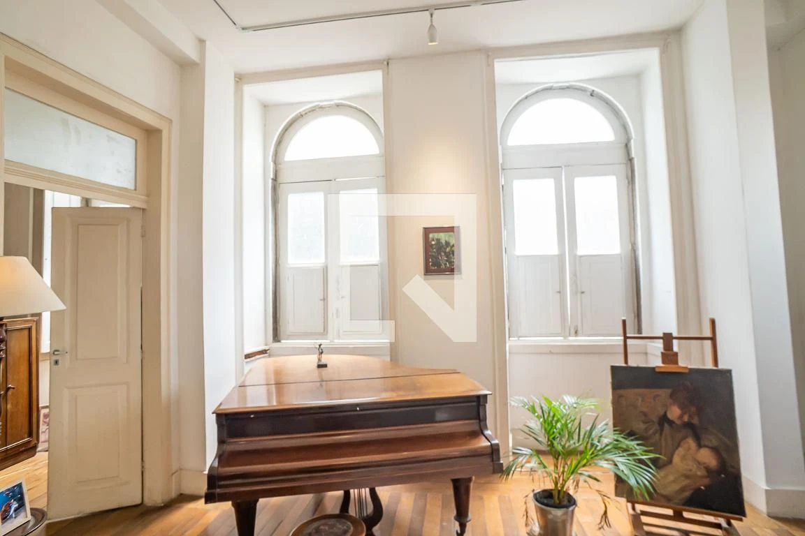 Furnished house, 300 m², with floor-to-ceiling windows — photo 22