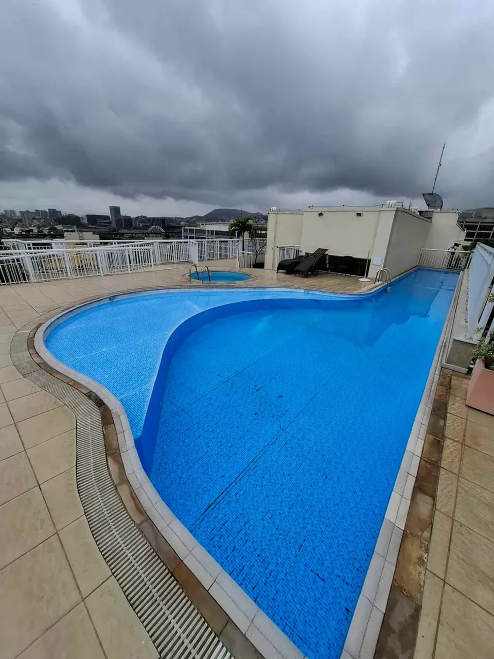 Apartamento com 2 quartos e cozinha fechada com coifa — photo 11