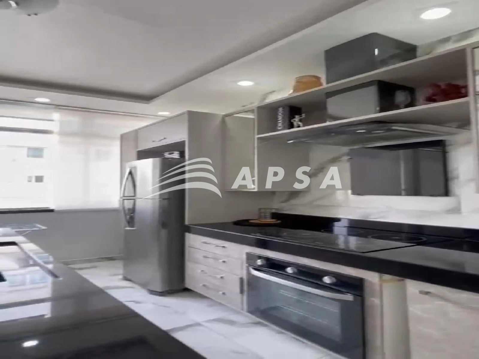 Furnished 1-bedroom apartment with enclosed balcony — photo 4