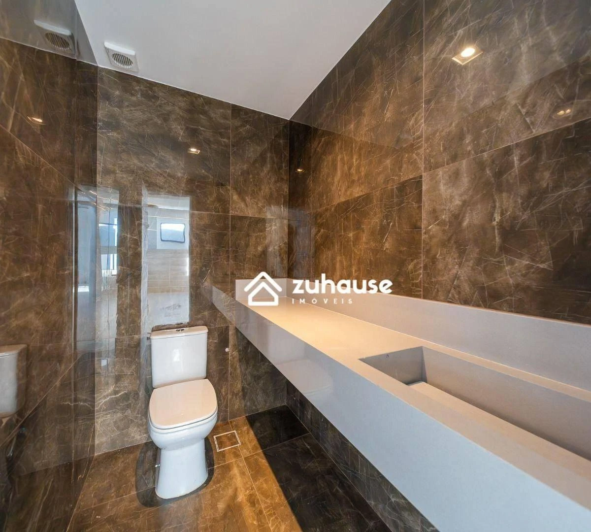 Modern house with 5 en-suite bedrooms and 811 m² — photo 4