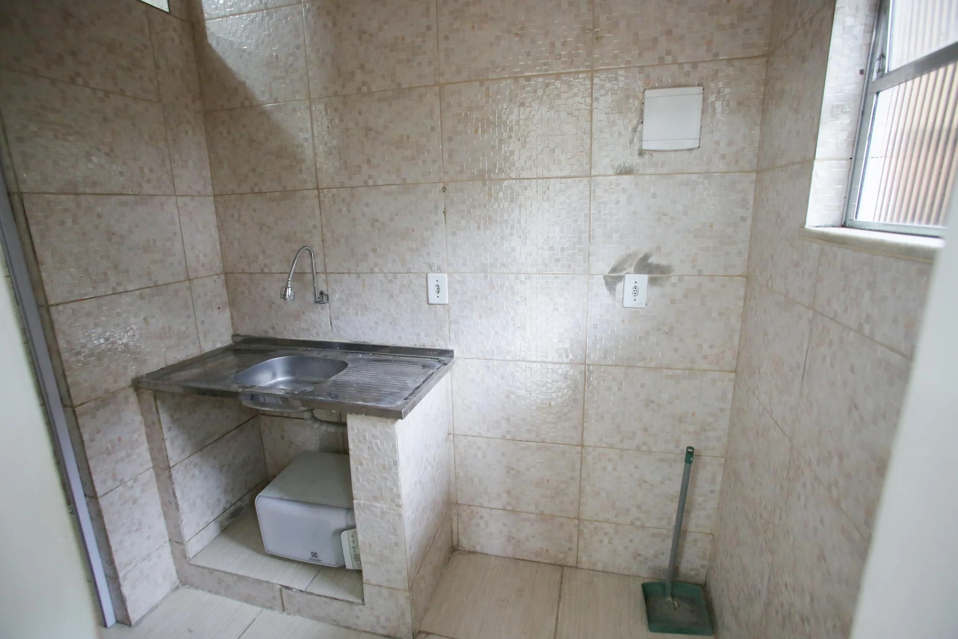 Unfurnished studio with 1 bedroom and 1 bathroom — photo 10
