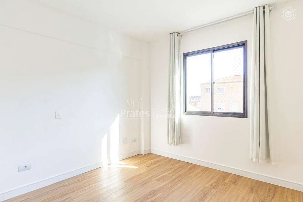 Apartment, 81 m², with wood or laminate floors — photo 8