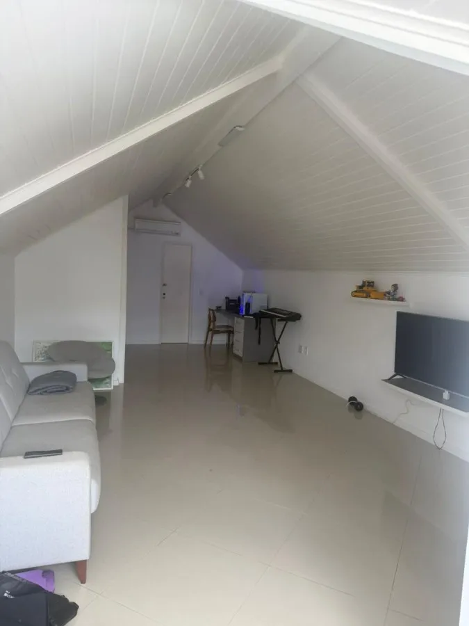 Furnished house with 5 bedrooms and 400 m² — photo 25