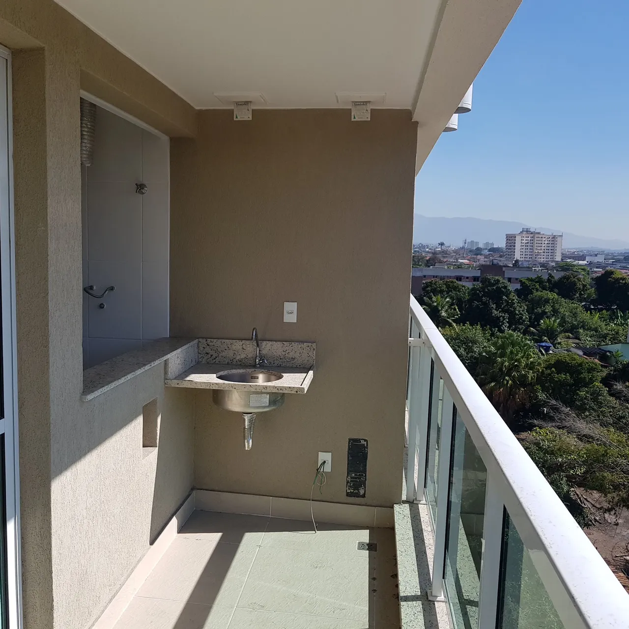 Glass-enclosed balcony in a 2-bedroom apartment, 62 m² — photo 11